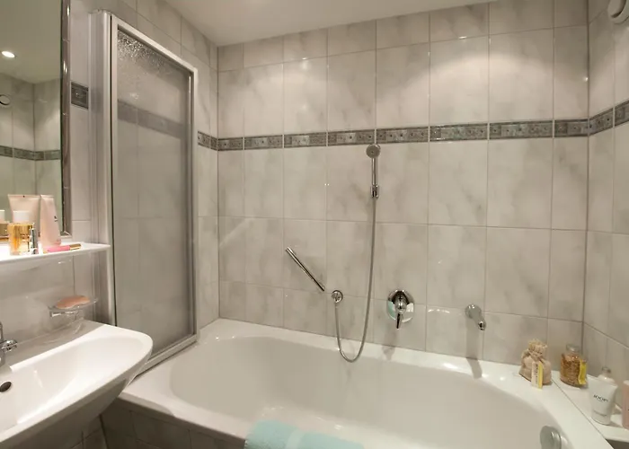 Antony 4* Ισγκλ